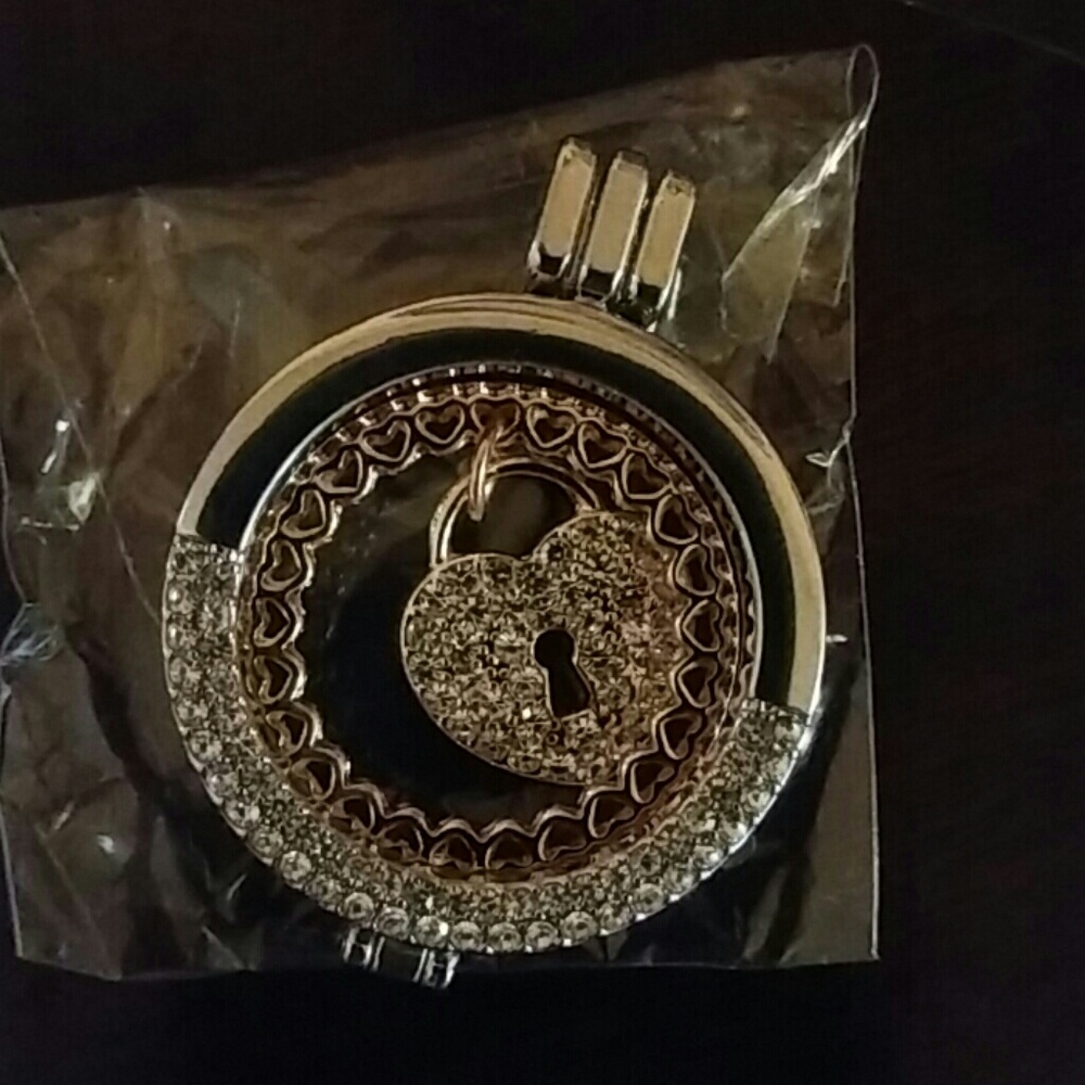 Women. Crystal Necklace a Bundles of Four